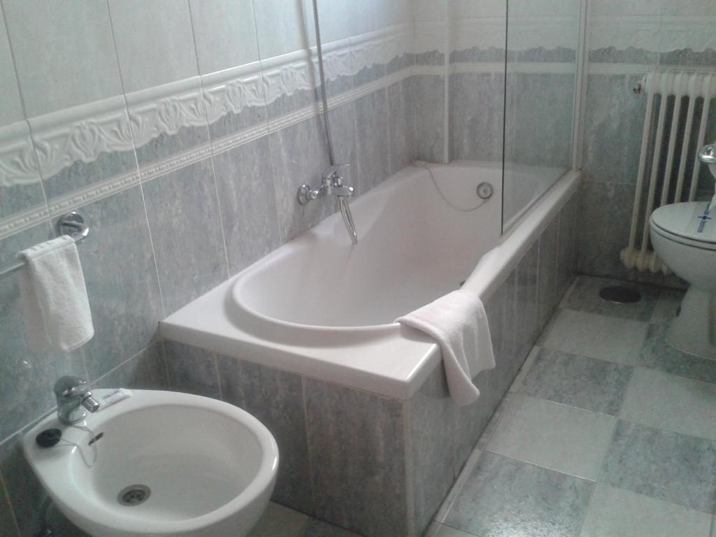Hotel Nuevo Ara Caces Kültér fotó